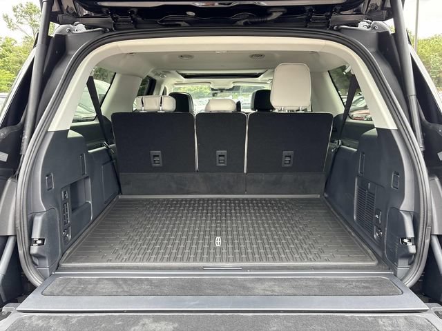 New 2026 Lincoln Navigator L Reserve w/ Jet Appearance Package AWD/4WD image 12