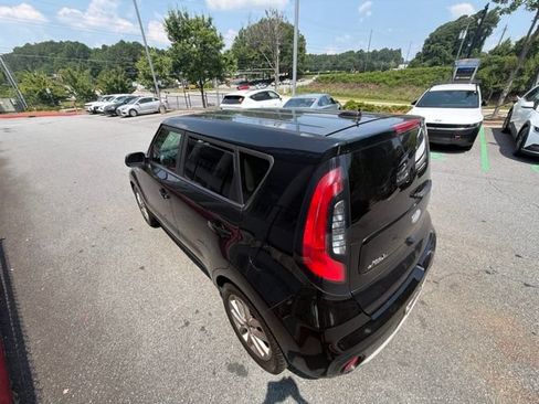 Used 2019 Kia Soul + FWD image 5