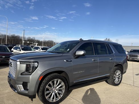 Used 2021 GMC Yukon Denali w/ Denali Premium Package image 3