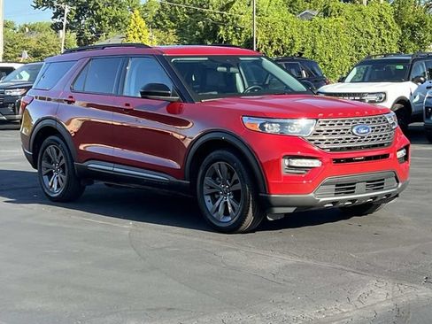 Certified 2023 Ford Explorer XLT w/ Equipment Group 202A AWD/4WD image 7