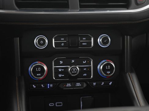 Used 2023 GMC Yukon XL AT4 w/ AT4 Premium Package AWD/4WD image 22
