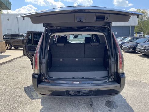 Used 2015 Cadillac Escalade Luxury AWD/4WD image 29