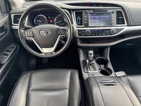 Used 2019 Toyota Highlander XLE image 7