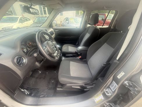 Used 2015 Jeep Patriot Latitude AWD/4WD image 8
