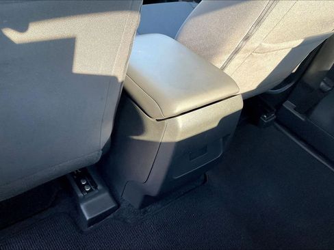 Used 2024 Nissan Frontier SV image 38