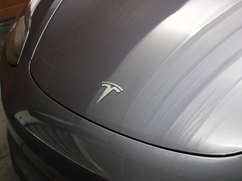 Used 2023 Tesla Model 3 Standard Range image 3