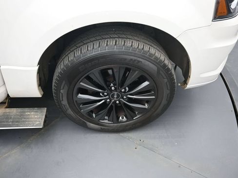 Used 2016 Lincoln Navigator Select AWD/4WD image 38
