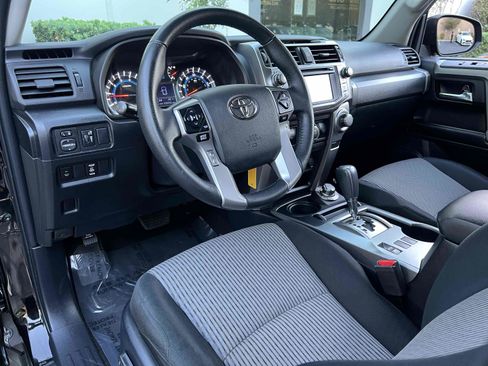Used 2014 Toyota 4Runner SR5 image 3