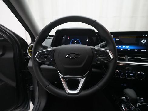 Used 2024 Chevrolet Trax ACTIV w/ Sunroof Package FWD image 4
