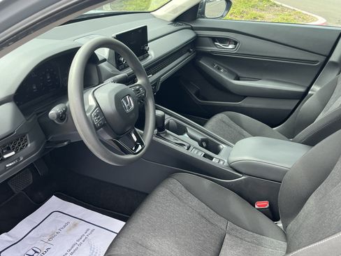 Used 2025 Honda Accord SE image 9