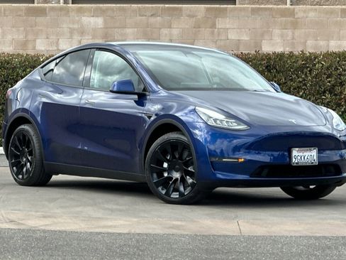 Used 2023 Tesla Model Y Long Range AWD/4WD image 2