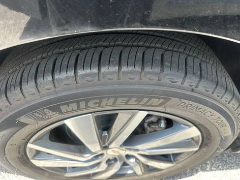 Used 2023 Chevrolet Equinox Premier FWD image 18