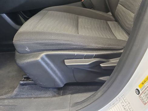 Used 2025 Chevrolet Equinox LT FWD image 27
