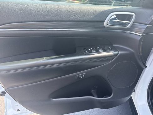 Used 2019 Jeep Grand Cherokee Limited w/ Luxury Group II AWD/4WD image 9