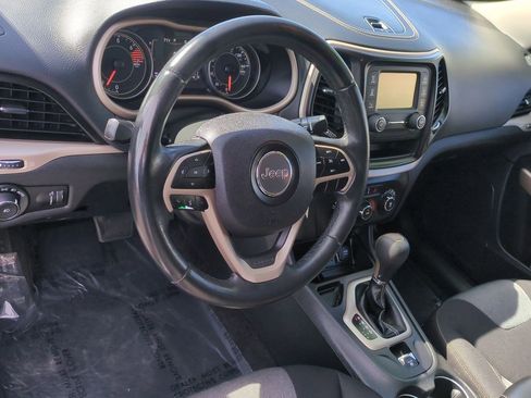 Used 2018 Jeep Cherokee Latitude w/ Altitude Package image 10