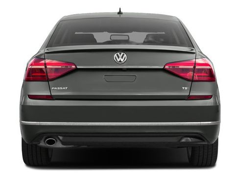 Used 2017 Volkswagen Passat 1.8T R-Line FWD image 5