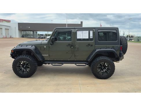 Used 2015 Jeep Wrangler Unlimited Rubicon w/ Dual Top Group AWD/4WD image 5