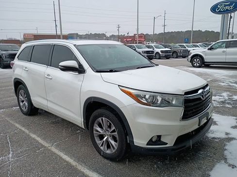Used 2015 Toyota Highlander XLE image 19