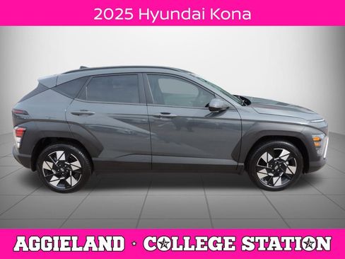Used 2025 Hyundai Kona SEL image 2