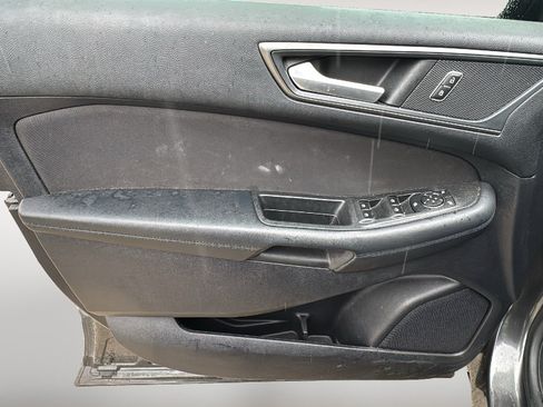 Used 2019 Ford Edge SE FWD image 11