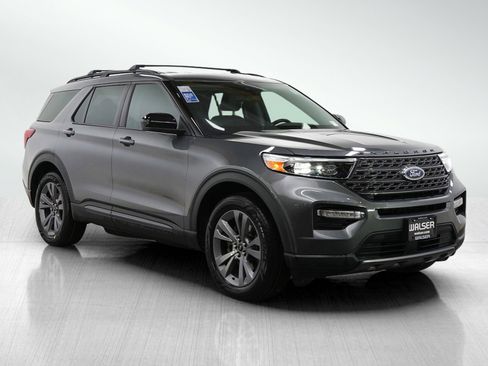 Used 2022 Ford Explorer XLT w/ XLT Sport Appearance Package image 7