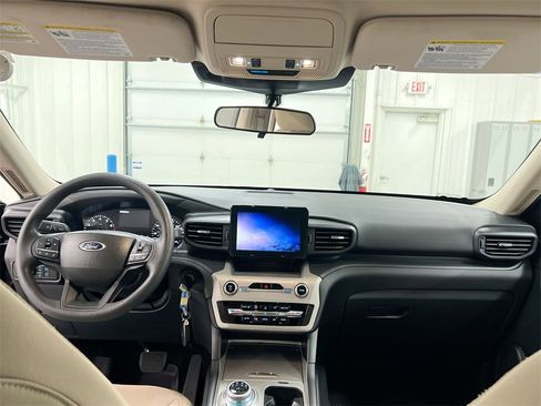 Used 2023 Ford Explorer 4WD image 10