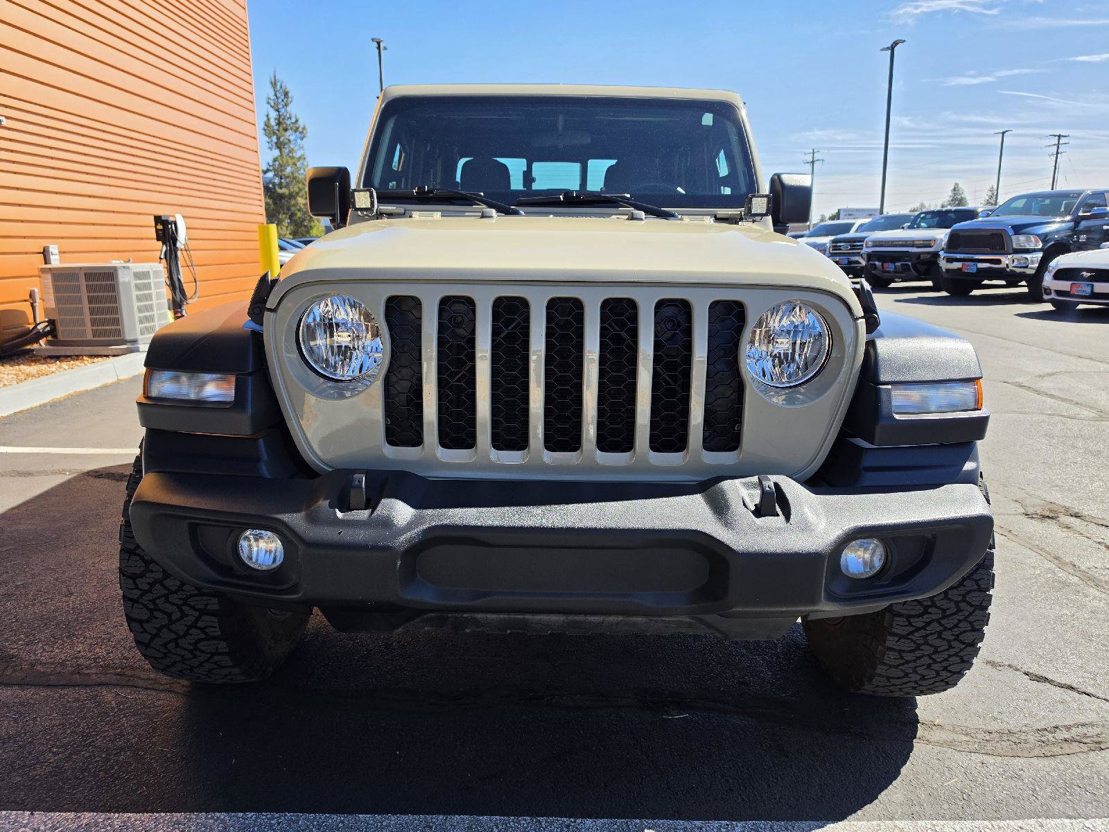 Used 2020 Jeep Gladiator Sport AWD/4WD image 9
