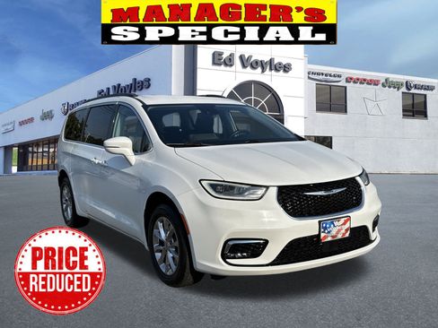 Used 2022 Chrysler Pacifica Touring-L image 1