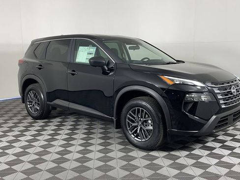 Used 2025 Nissan Rogue S FWD image 2