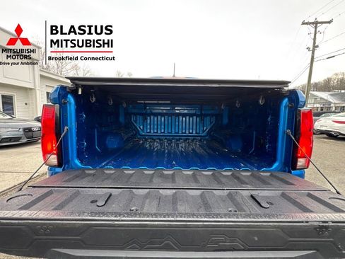 Used 2023 Chevrolet Colorado Z71 image 24