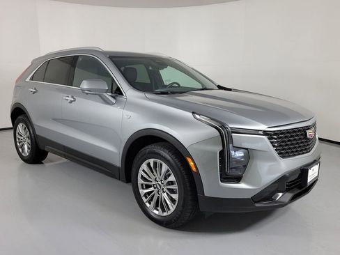 Used 2025 Cadillac XT4 Premium Luxury FWD image 1