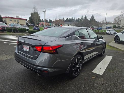 Used 2025 Nissan Altima 2.5 SR image 7