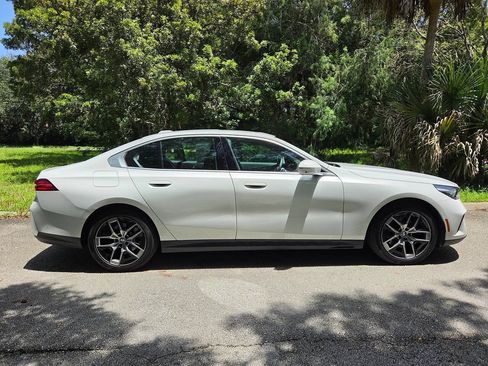 Used 2026 BMW 530i xDrive AWD/4WD image 4