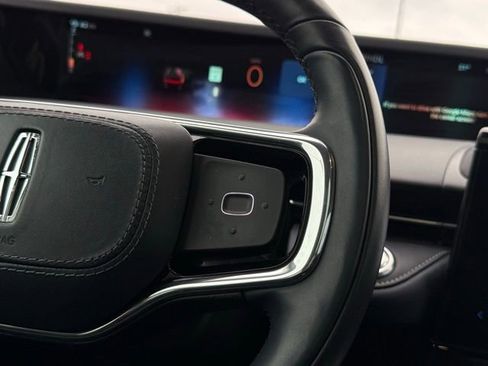 Used 2025 Lincoln Nautilus Reserve image 10