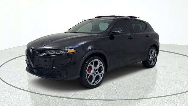 Used 2024 Alfa Romeo Tonale Veloce AWD/4WD image 3