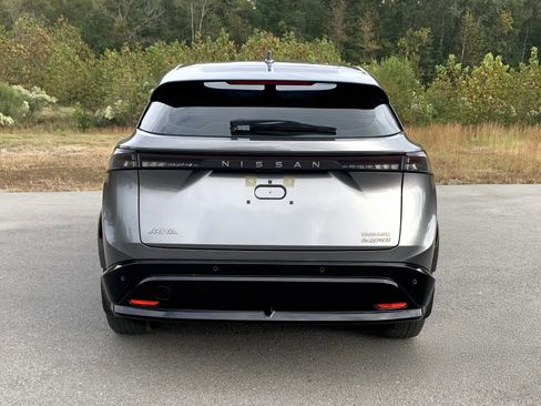 Used 2023 Nissan Ariya AWD image 6