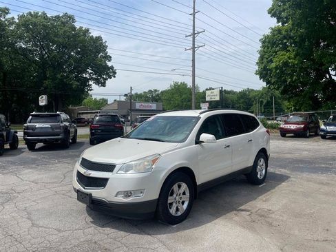 Used 2012 Chevrolet Traverse LT FWD image 1