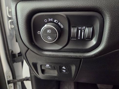 Used 2025 RAM 1500 Laramie AWD/4WD image 19