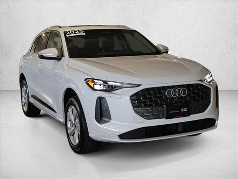 Certified 2025 Audi Q5 Premium w/ Convenience Package AWD/4WD image 3