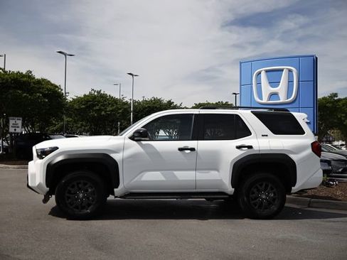 Used 2025 Toyota 4Runner SR5 AWD/4WD image 4