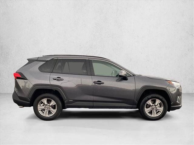 Used 2025 Toyota RAV4 XLE AWD/4WD image 4