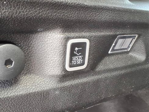 Used 2023 Jeep Grand Cherokee L Limited AWD/4WD image 27