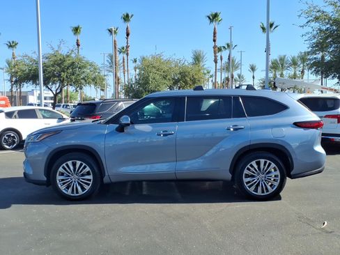 Used 2023 Toyota Highlander Platinum FWD image 7