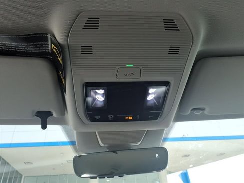 New 2026 Volkswagen Tiguan SE image 18