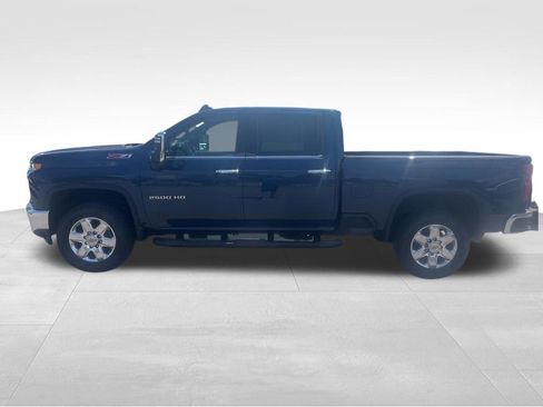 Used 2022 Chevrolet Silverado 2500 LTZ w/ LTZ Convenience Package AWD/4WD image 2