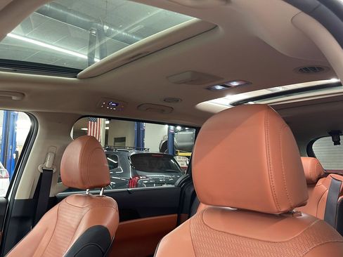 Used 2024 Kia Carnival SX Prestige image 4