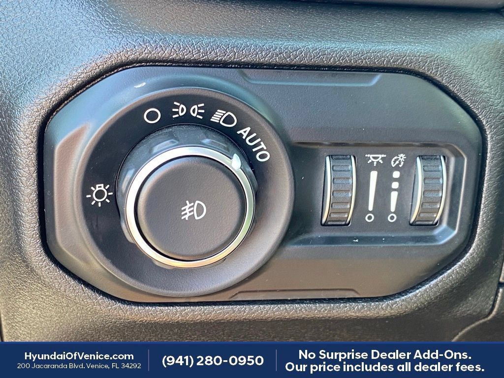 Used 2018 Jeep Wrangler Sport AWD/4WD image 15
