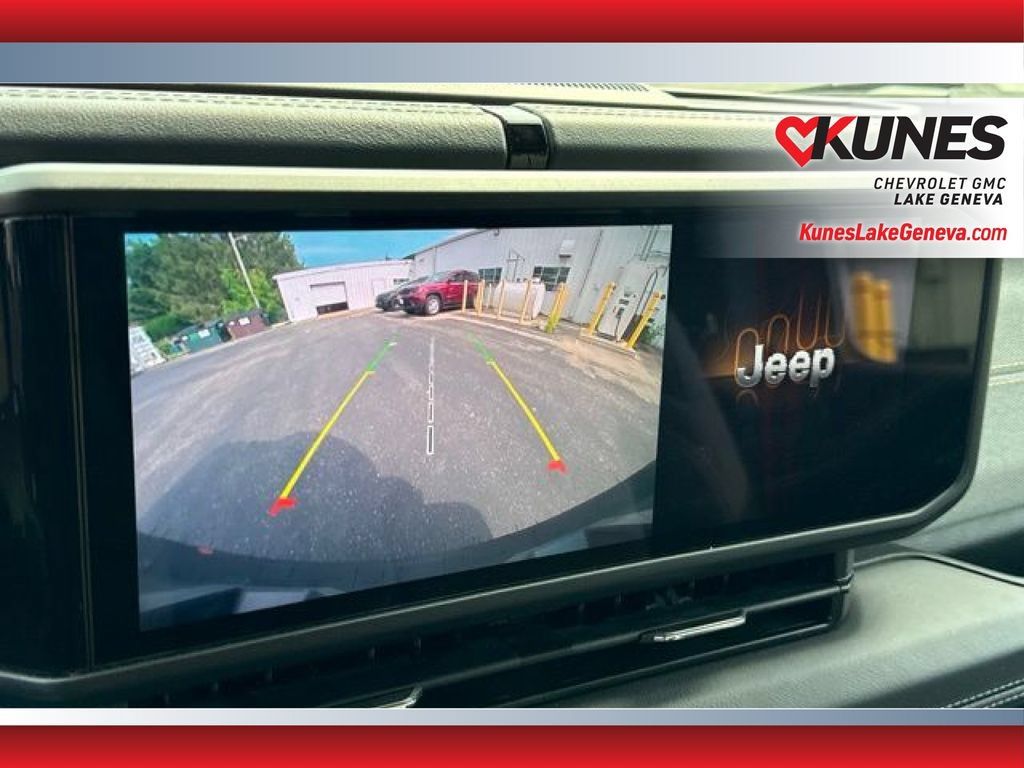 Used 2025 Jeep Wrangler Unlimited Sahara AWD/4WD image 37