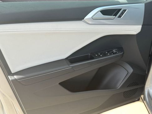 New 2026 Volkswagen Taos SE FWD image 11