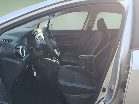 Used 2025 Nissan Versa SV image 5